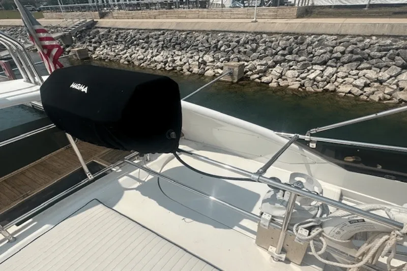 Slide: The Image of Viking 52 FLYBRIDGE 1998 - 24