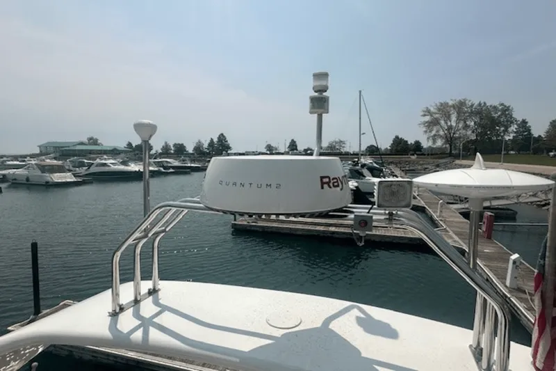 Slide: The Image of Viking 52 FLYBRIDGE 1998 - 25