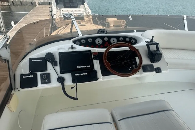 Slide: The Image of Viking 52 FLYBRIDGE 1998 - 26