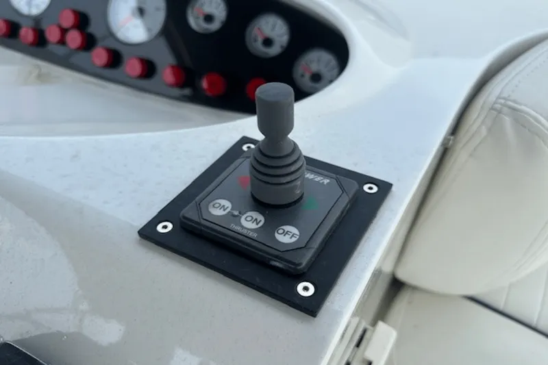 Slide: The Image of Viking 52 FLYBRIDGE 1998 - 28