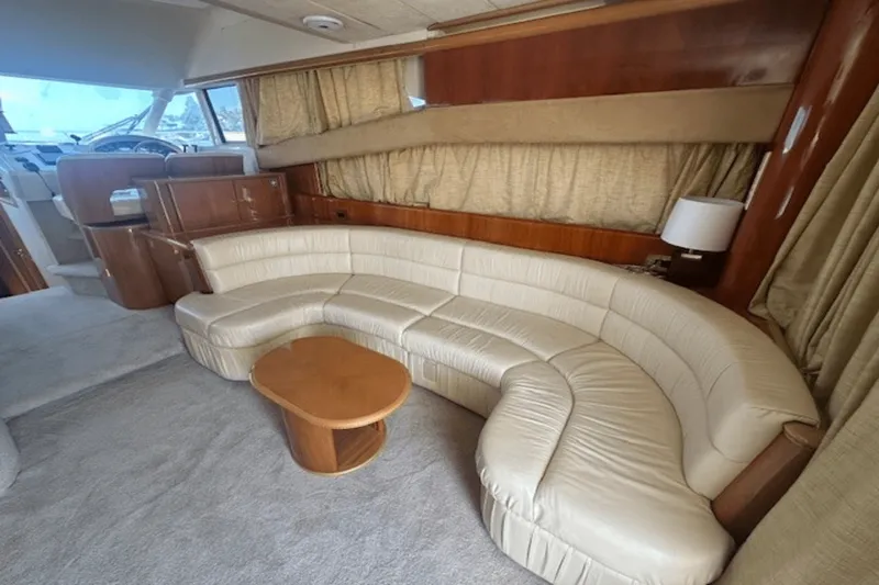 Slide: The Image of Viking 52 FLYBRIDGE 1998 - 32