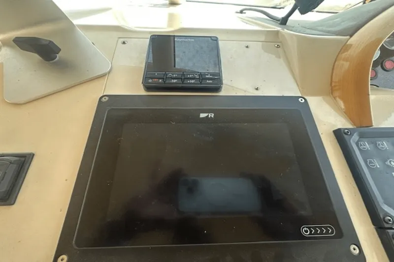 Slide: The Image of Viking 52 FLYBRIDGE 1998 - 40