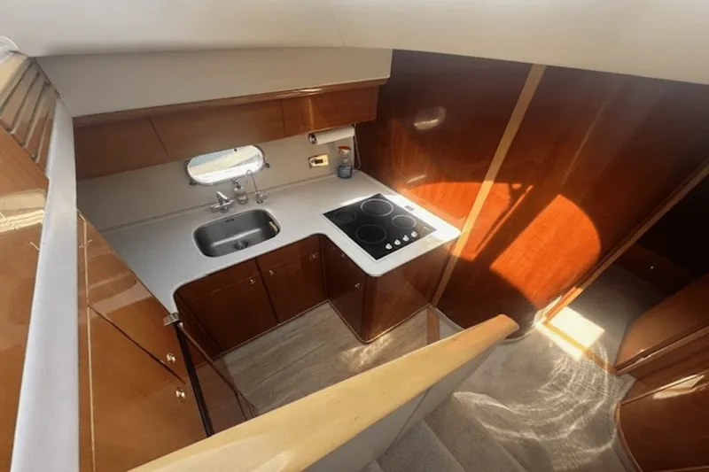 Slide: The Image of Viking 52 FLYBRIDGE 1998 - 42