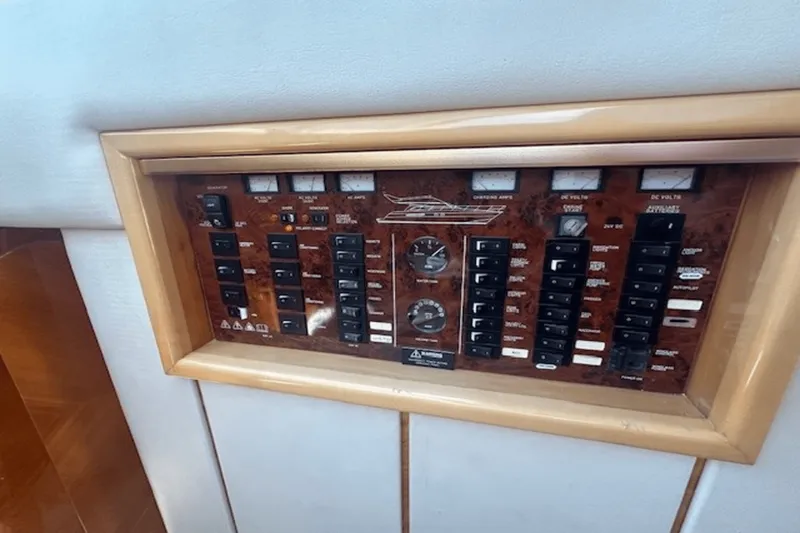 Slide: The Image of Viking 52 FLYBRIDGE 1998 - 43