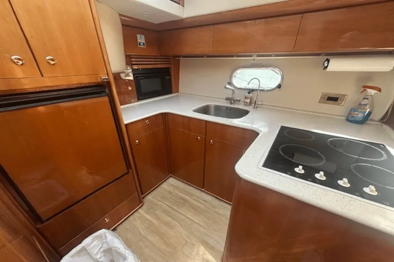 Slide: The Image of Viking 52 FLYBRIDGE 1998 - 44