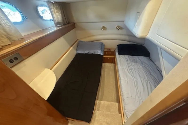 Slide: The Image of Viking 52 FLYBRIDGE 1998 - 45