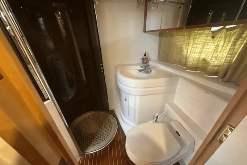 Slide: The Image of Viking 52 FLYBRIDGE 1998 - 47