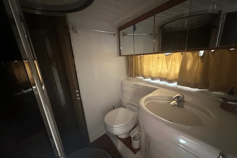 Slide: The Image of Viking 52 FLYBRIDGE 1998 - 52