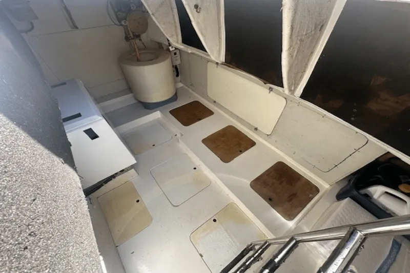 Slide: The Image of Viking 52 FLYBRIDGE 1998 - 54