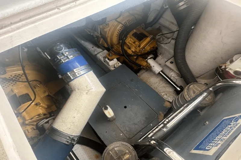 Slide: The Image of Viking 52 FLYBRIDGE 1998 - 59