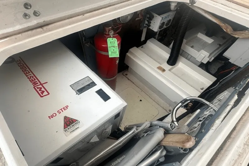 Slide: The Image of Viking 52 FLYBRIDGE 1998 - 61