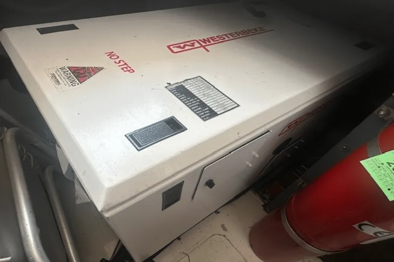 Slide: The Image of Viking 52 FLYBRIDGE 1998 - 63