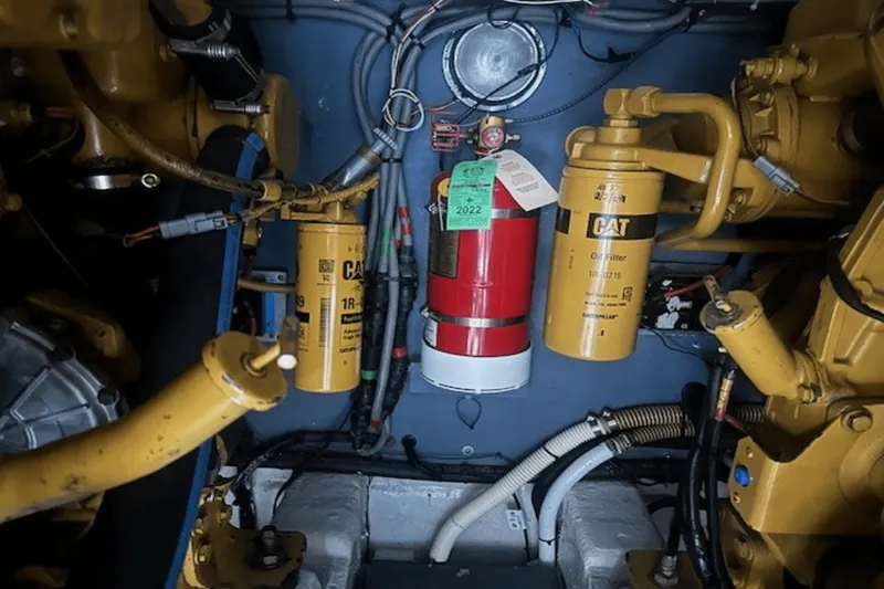 Slide: The Image of Viking 52 FLYBRIDGE 1998 - 64