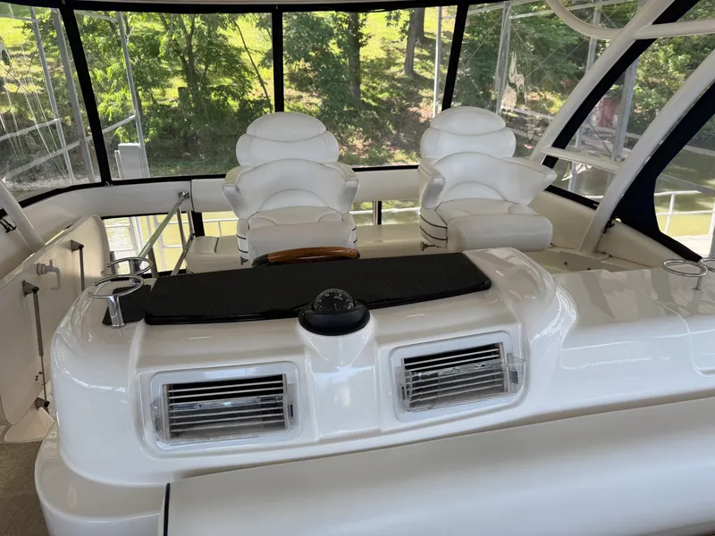 Slide: The Image of Sea Ray 550 SEDAN BRIDGE 2005 - 19