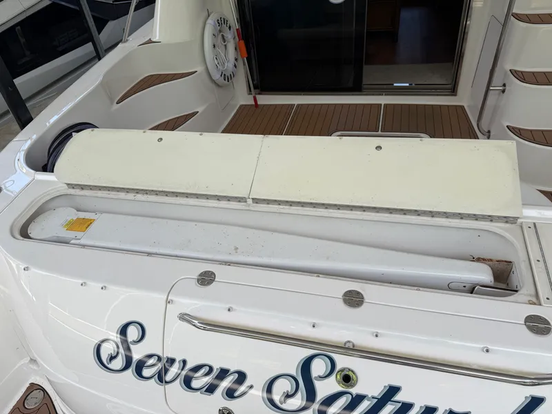 Slide: The Image of Sea Ray 550 SEDAN BRIDGE 2005 - 23