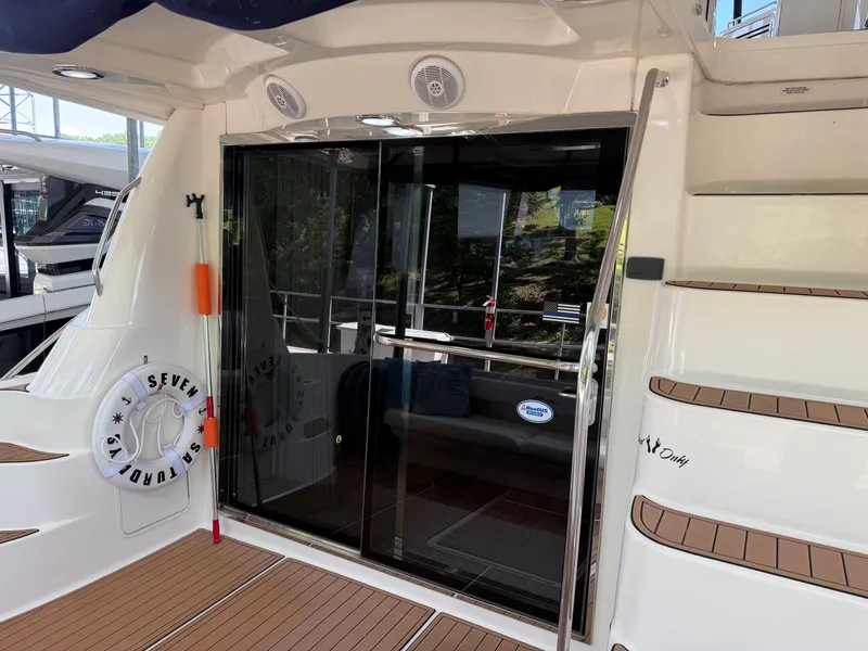 Slide: The Image of Sea Ray 550 SEDAN BRIDGE 2005 - 24
