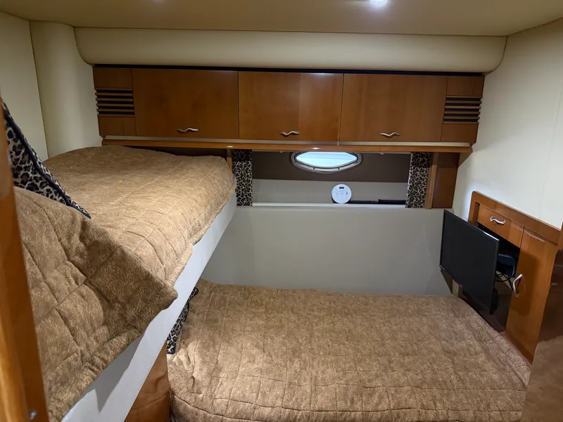 Slide: The Image of Sea Ray 550 SEDAN BRIDGE 2005 - 35