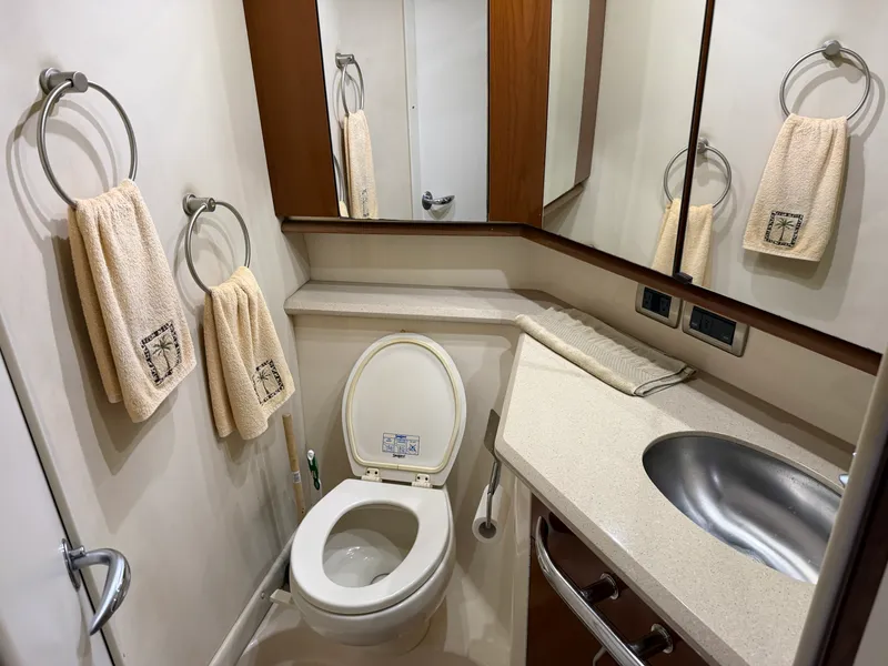 Slide: The Image of Sea Ray 550 SEDAN BRIDGE 2005 - 38
