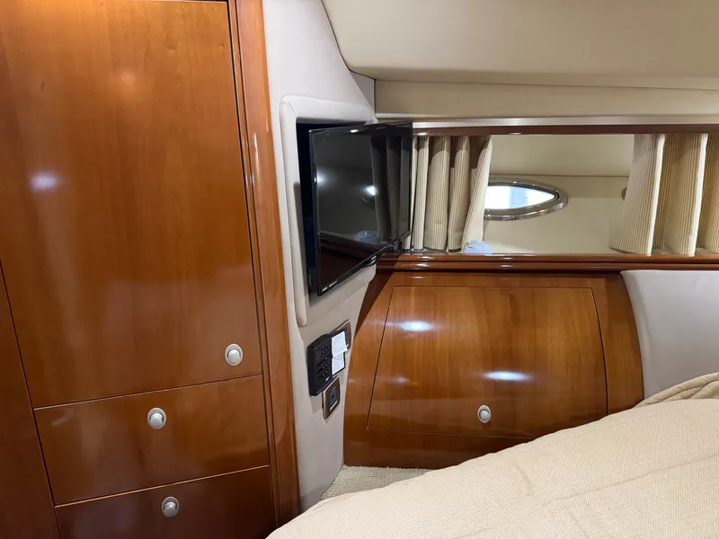 Slide: The Image of Sea Ray 550 SEDAN BRIDGE 2005 - 41