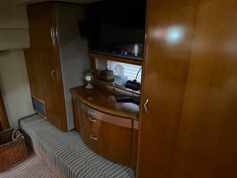 Slide: The Image of Sea Ray 550 SEDAN BRIDGE 2005 - 43
