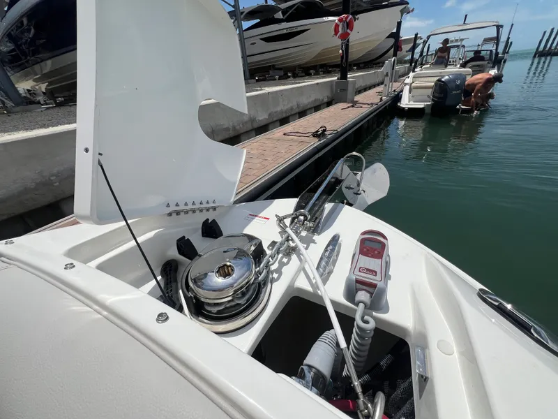 Slide: The Image of Sea Ray SLX 280 Outboard 2026 - 55