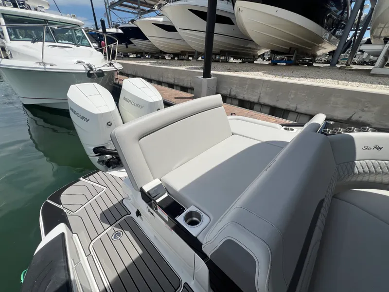 Slide: The Image of Sea Ray SLX 280 Outboard 2026 - 65
