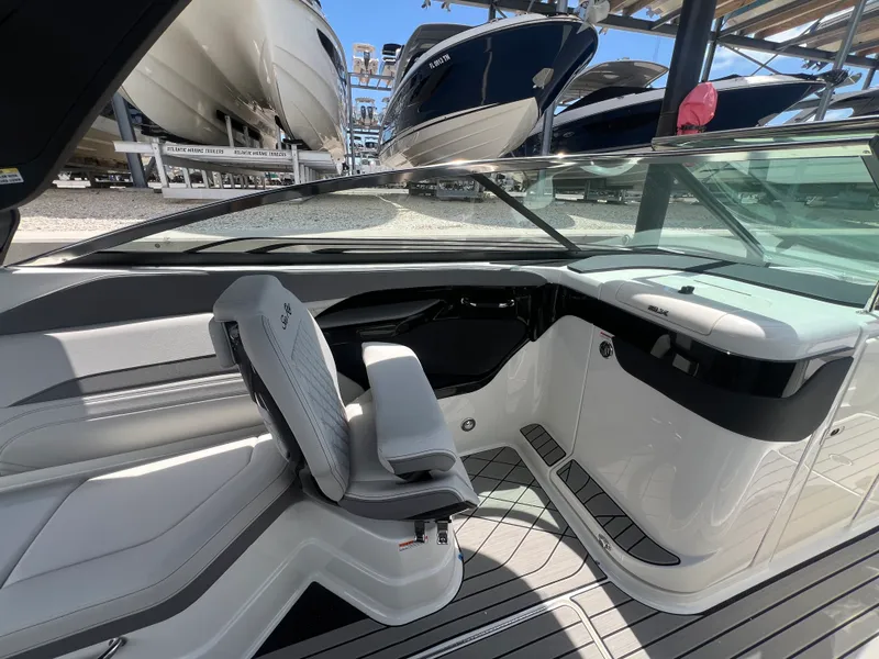 Slide: The Image of Sea Ray SLX 280 Outboard 2026 - 40