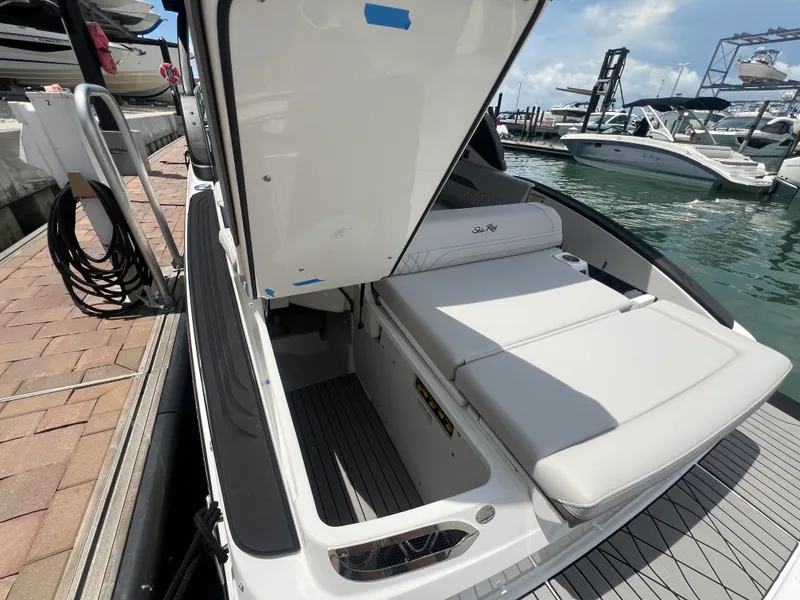 Slide: The Image of Sea Ray SLX 280 Outboard 2026 - 66