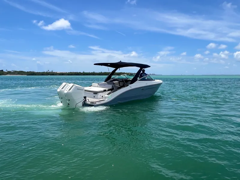 Slide: The Image of Sea Ray SLX 280 Outboard 2026 - 19