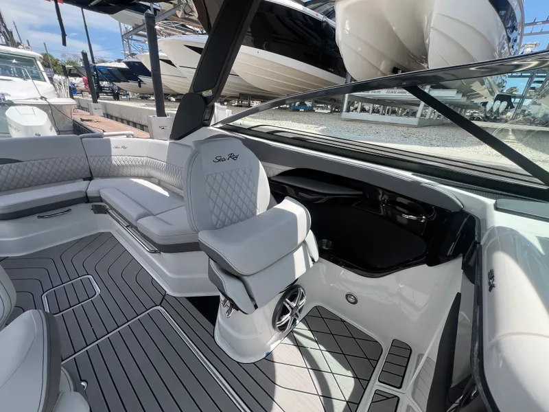Slide: The Image of Sea Ray SLX 280 Outboard 2026 - 41