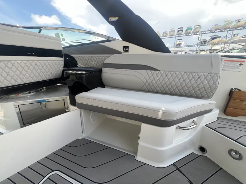Slide: The Image of Sea Ray SLX 280 Outboard 2026 - 34