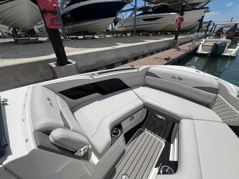 Slide: The Image of Sea Ray SLX 280 Outboard 2026 - 53