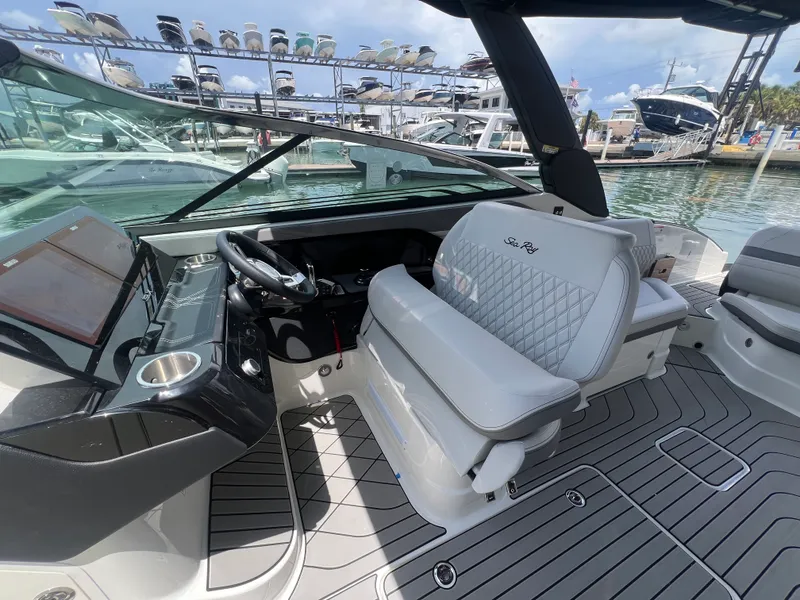 Slide: The Image of Sea Ray SLX 280 Outboard 2026 - 45