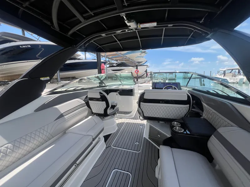 Slide: The Image of Sea Ray SLX 280 Outboard 2026 - 28