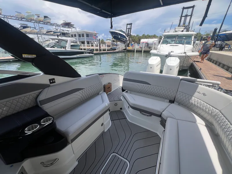 Slide: The Image of Sea Ray SLX 280 Outboard 2026 - 31