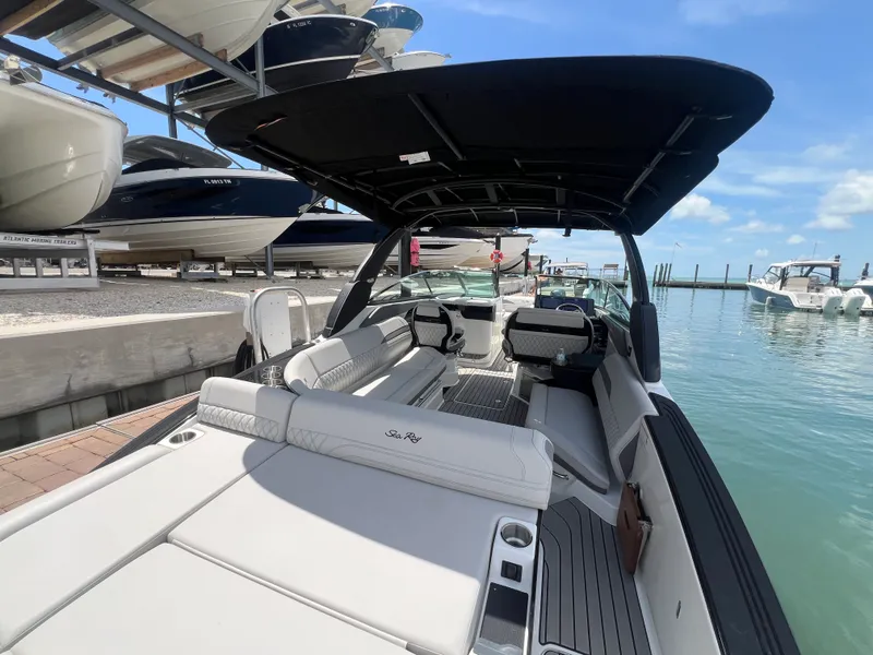 Slide: The Image of Sea Ray SLX 280 Outboard 2026 - 60