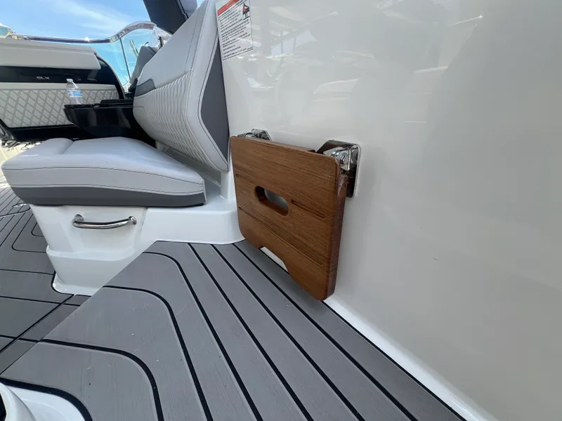 Slide: The Image of Sea Ray SLX 280 Outboard 2026 - 62