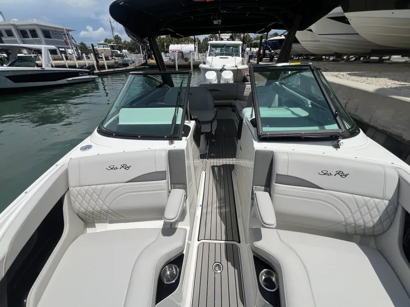 Slide: The Image of Sea Ray SLX 280 Outboard 2026 - 56