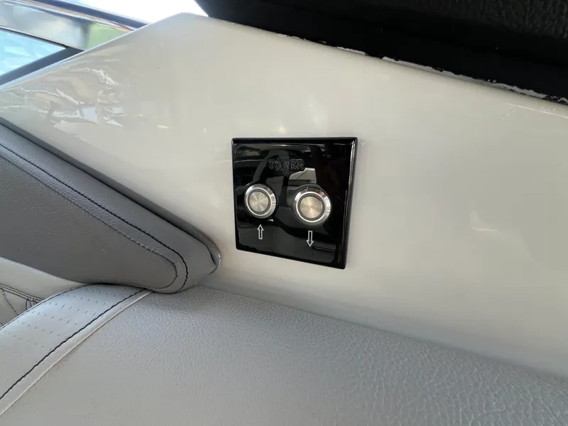 Slide: The Image of Sea Ray SLX 280 Outboard 2026 - 58