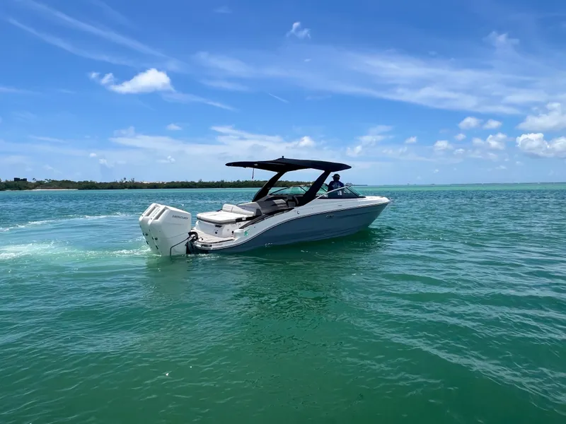 Slide: The Image of Sea Ray SLX 280 Outboard 2026 - 18