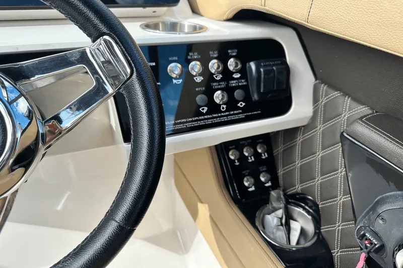 Slide: The Image of Sea Ray 250 SLX 2019 - 19