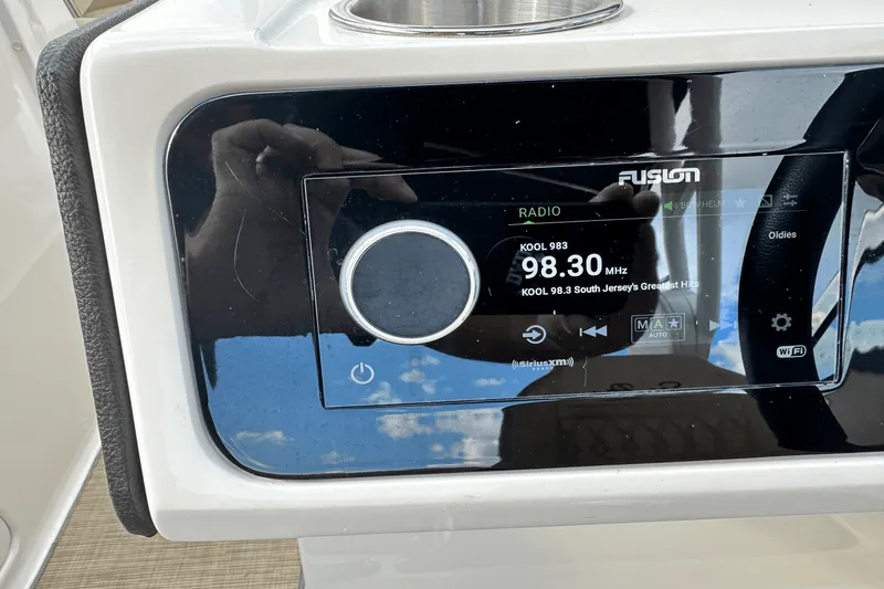 Slide: The Image of Sea Ray 250 SLX 2019 - 21