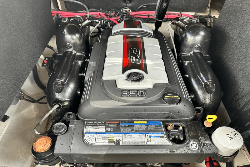 Slide: The Image of Sea Ray 250 SLX 2019 - 23