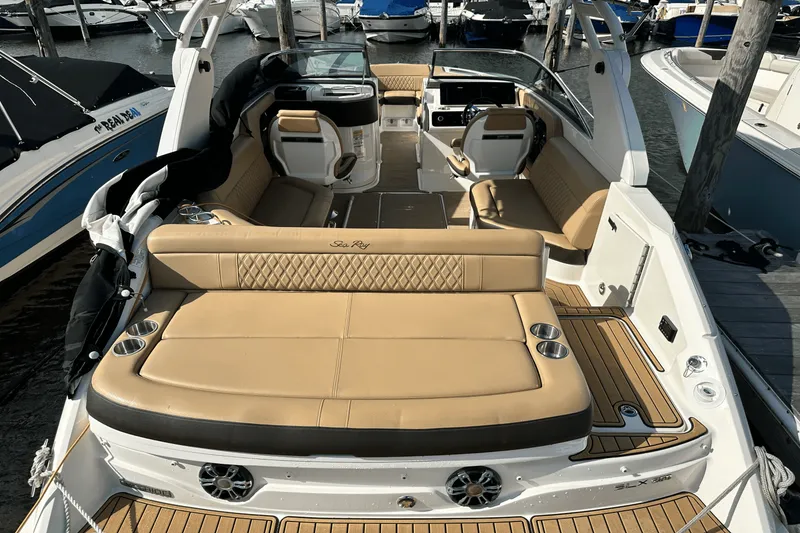 Slide: The Image of Sea Ray 250 SLX 2019 - 4