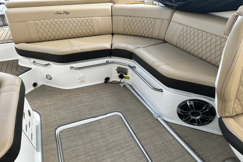 Slide: The Image of Sea Ray 250 SLX 2019 - 5