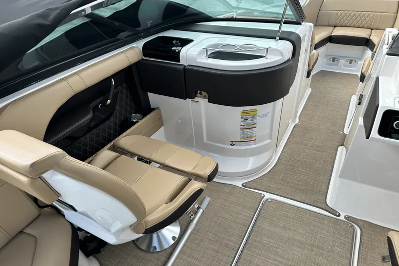 Slide: The Image of Sea Ray 250 SLX 2019 - 9