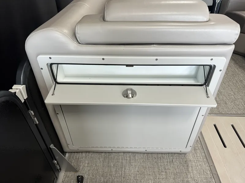 Slide: The Image of Premier 230 SUNSATION TRITOON 2024 - 40