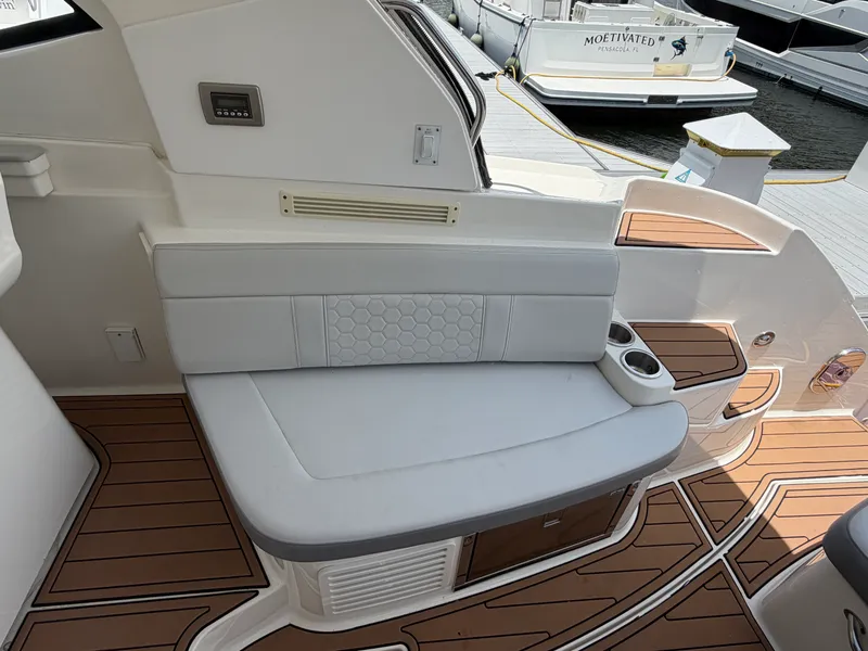 Slide: The Image of Sea Ray Sundancer 350 Coupe 2019 - 12