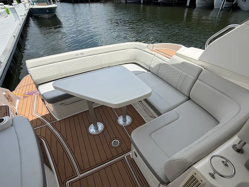 Slide: The Image of Sea Ray Sundancer 350 Coupe 2019 - 14