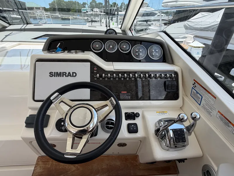 Slide: The Image of Sea Ray Sundancer 350 Coupe 2019 - 17